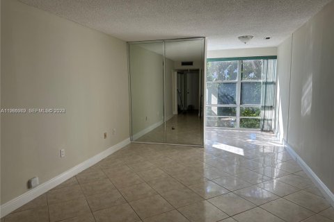 Apartamento en alquiler en Sunny Isles Beach, Florida, 1 dormitorio, 49.8 m2 № 2026459 - foto 5