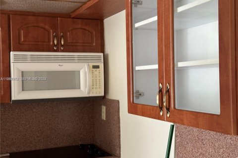 Apartamento en alquiler en Sunny Isles Beach, Florida, 1 dormitorio, 49.8 m2 № 2026459 - foto 3