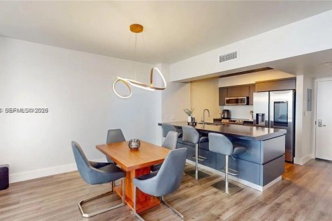 Condo in Miami, Florida, 1 bedroom  № 2074938 - photo 6