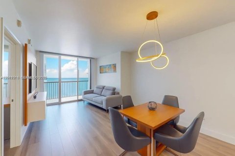 Condo in Miami, Florida, 1 bedroom  № 2074938 - photo 3