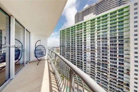 Condo in Miami, Florida, 1 bedroom  № 2074938 - photo 23