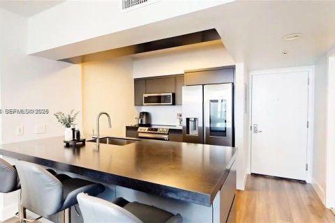 Condo in Miami, Florida, 1 bedroom  № 2074938 - photo 9