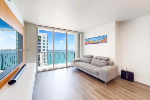 Condo in Miami, Florida, 1 bedroom  № 2074938 - photo 2