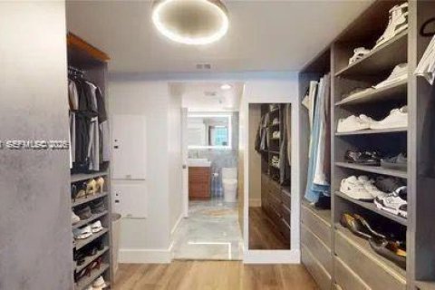 Condo in Miami, Florida, 1 bedroom  № 2074938 - photo 15