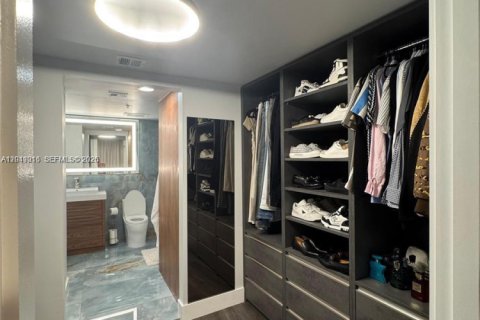 Condo in Miami, Florida, 1 bedroom  № 2074938 - photo 21