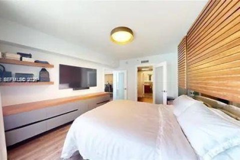 Condo in Miami, Florida, 1 bedroom  № 2074938 - photo 13