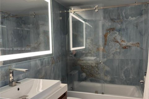 Condo in Miami, Florida, 1 bedroom  № 2074938 - photo 17