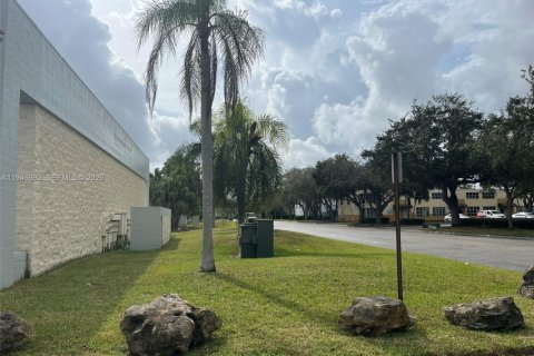 Immobilier commercial à vendre à Miami, Floride № 2004607 - photo 2