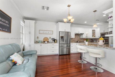 Купить виллу или дом в Майами, Флорида 4 спальни, № 1986211 - фото 11