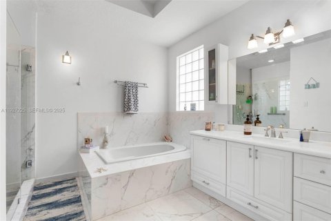 Купить виллу или дом в Майами, Флорида 4 спальни, № 1986211 - фото 19