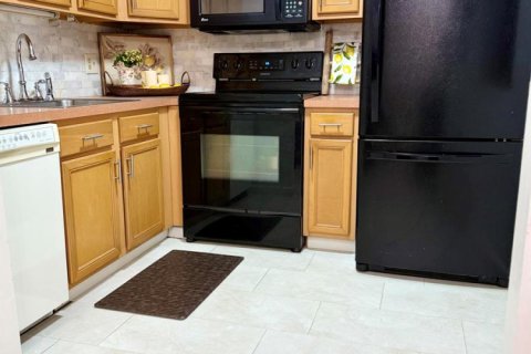 Купить кондоминиум в Палм Спрингс, Флорида 3 комнаты, 60.39м2, № 2084096 - фото 2