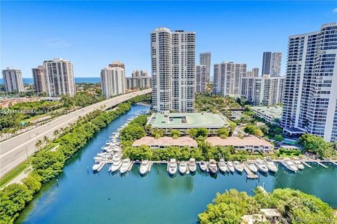Купить кондоминиум в Авентура, Флорида 2 спальни, 126.44м2, № 1842912 - фото 3