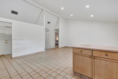Casa en venta en Miami, Florida, 3 dormitorios, 157.47 m2 № 2383072 - foto 30