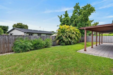 Casa en venta en Miami, Florida, 3 dormitorios, 157.47 m2 № 2383072 - foto 17