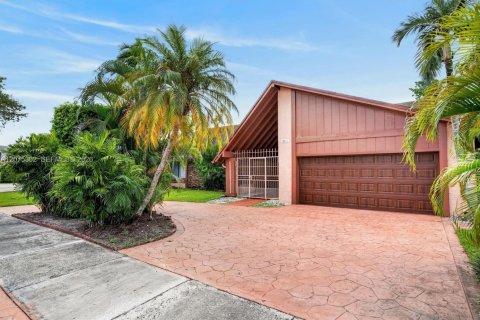 Casa en venta en Miami, Florida, 3 dormitorios, 157.47 m2 № 2383072 - foto 6