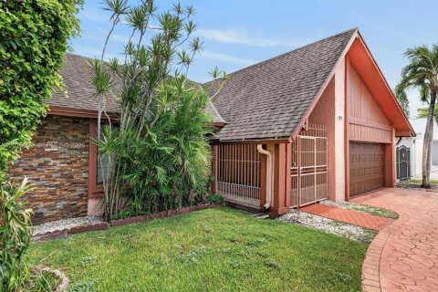 Casa en venta en Miami, Florida, 3 dormitorios, 157.47 m2 № 2383072 - foto 3