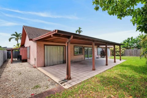 Casa en venta en Miami, Florida, 3 dormitorios, 157.47 m2 № 2383072 - foto 12