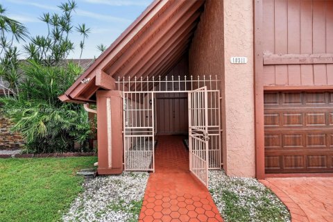 Casa en venta en Miami, Florida, 3 dormitorios, 157.47 m2 № 2383072 - foto 2