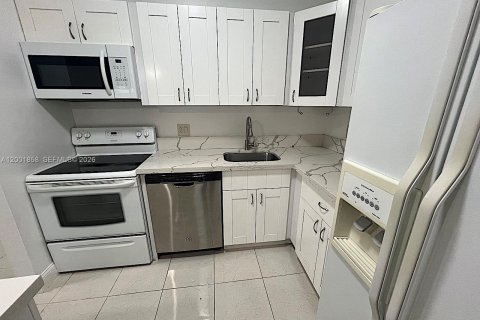 Copropriété à vendre à Tamarac, Floride: 2 chambres, 76.18 m2 № 2066147 - photo 11