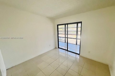 Copropriété à vendre à Tamarac, Floride: 2 chambres, 76.18 m2 № 2066147 - photo 26