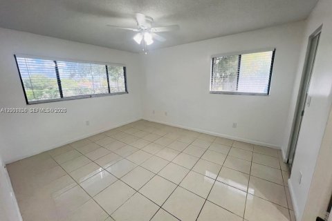 Copropriété à vendre à Tamarac, Floride: 2 chambres, 76.18 m2 № 2066147 - photo 14