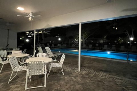 Condo in Fort Lauderdale, Florida, 2 bedrooms  № 1024718 - photo 1