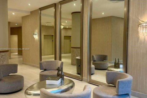 Condo in Miami Beach, Florida, 2 bedrooms  № 1953619 - photo 18