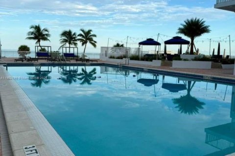 Condo in Miami Beach, Florida, 2 bedrooms  № 1953619 - photo 21