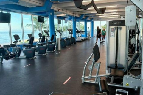 Condo in Miami Beach, Florida, 2 bedrooms  № 1953619 - photo 25