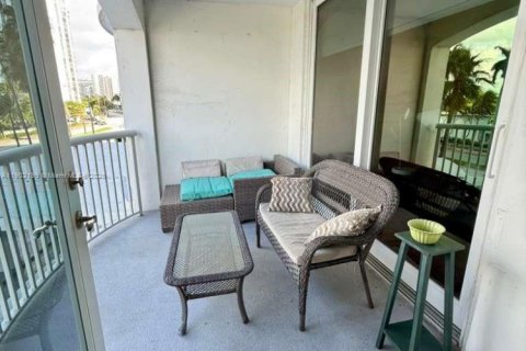 Condo in Miami Beach, Florida, 2 bedrooms  № 1953619 - photo 3
