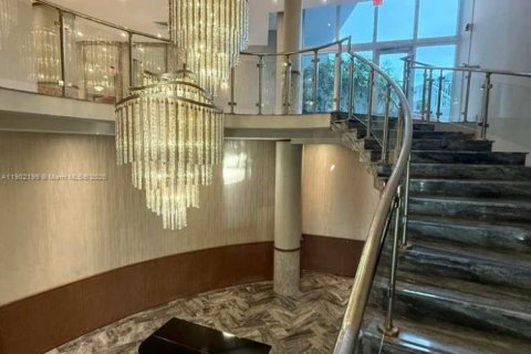 Condo in Miami Beach, Florida, 2 bedrooms  № 1953619 - photo 17