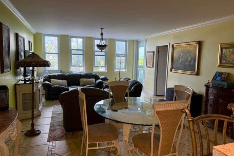 Condo in Miami Beach, Florida, 2 bedrooms  № 1953619 - photo 8