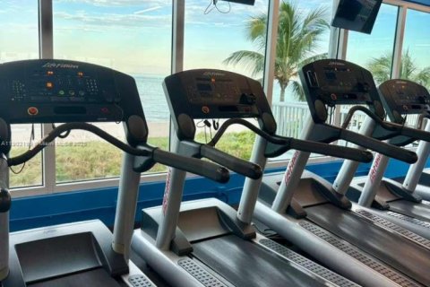 Condo in Miami Beach, Florida, 2 bedrooms  № 1953619 - photo 24