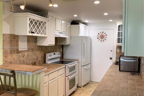 Condo in Miami Beach, Florida, 2 bedrooms  № 1953619 - photo 4