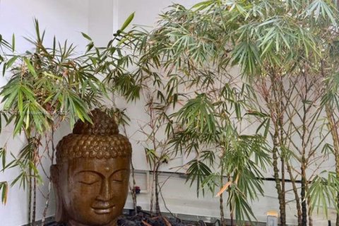 Condo in Miami Beach, Florida, 2 bedrooms  № 1953619 - photo 16