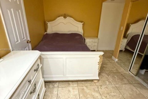 Condo in Miami Beach, Florida, 2 bedrooms  № 1953619 - photo 10