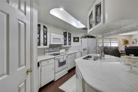 Villa ou maison à vendre à Spring Hill, Floride: 3 chambres, 206.43 m2 № 2400046 - photo 17