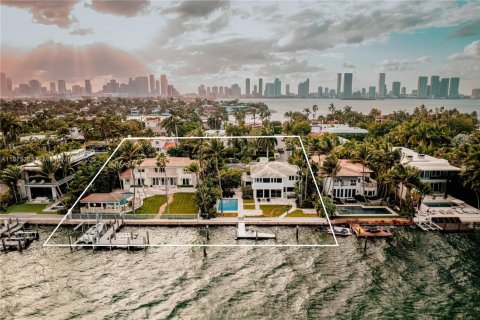 Villa ou maison à louer à Miami Beach, Floride: 10 chambres, 869.57 m2 № 1927237 - photo 2