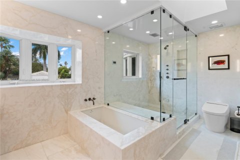 Villa ou maison à louer à Miami Beach, Floride: 10 chambres, 869.57 m2 № 1927237 - photo 22