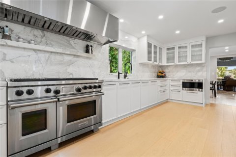 Villa ou maison à louer à Miami Beach, Floride: 10 chambres, 869.57 m2 № 1927237 - photo 14