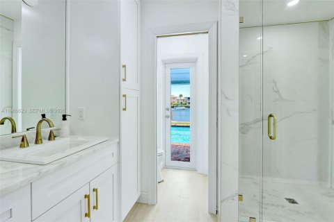 House in Pompano Beach, Florida 4 bedrooms, 208.75 sq.m. № 2023480 - photo 25