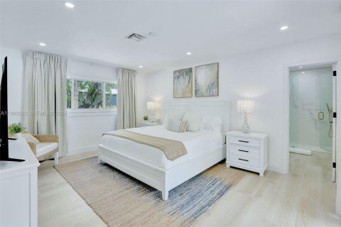 House in Pompano Beach, Florida 4 bedrooms, 208.75 sq.m. № 2023480 - photo 15