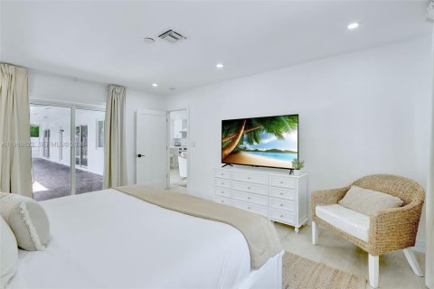 House in Pompano Beach, Florida 4 bedrooms, 208.75 sq.m. № 2023480 - photo 16