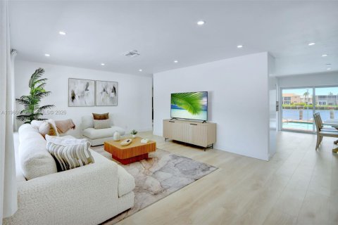 House in Pompano Beach, Florida 4 bedrooms, 208.75 sq.m. № 2023480 - photo 3