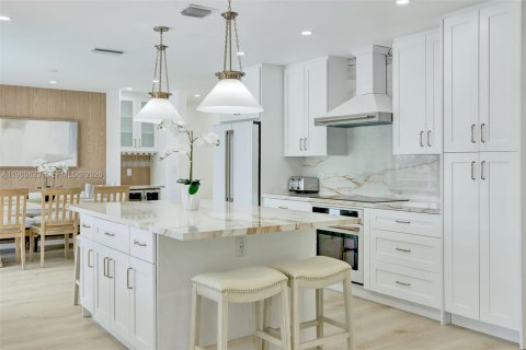 House in Pompano Beach, Florida 4 bedrooms, 208.75 sq.m. № 2023480