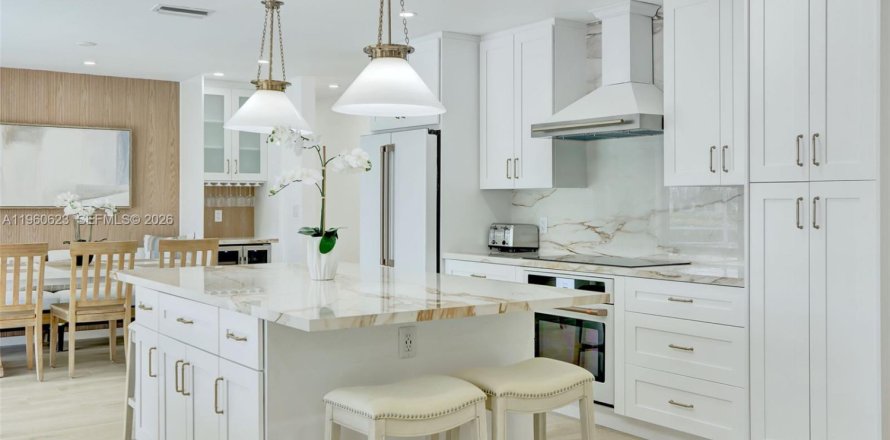 House in Pompano Beach, Florida 4 bedrooms, 208.75 sq.m. № 2023480