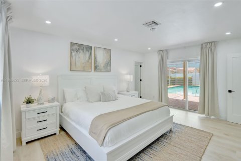 House in Pompano Beach, Florida 4 bedrooms, 208.75 sq.m. № 2023480 - photo 17