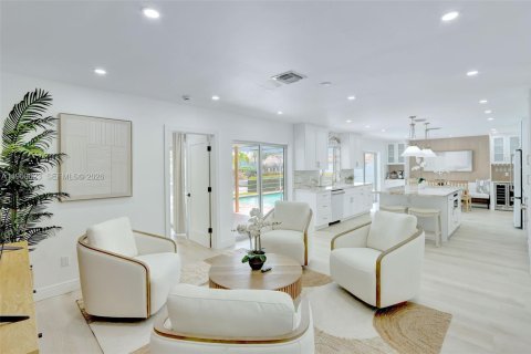 House in Pompano Beach, Florida 4 bedrooms, 208.75 sq.m. № 2023480 - photo 4