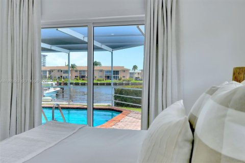 House in Pompano Beach, Florida 4 bedrooms, 208.75 sq.m. № 2023480 - photo 23