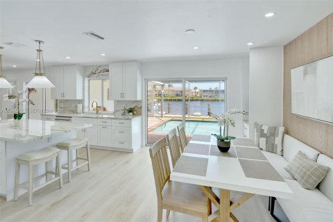 House in Pompano Beach, Florida 4 bedrooms, 208.75 sq.m. № 2023480 - photo 14